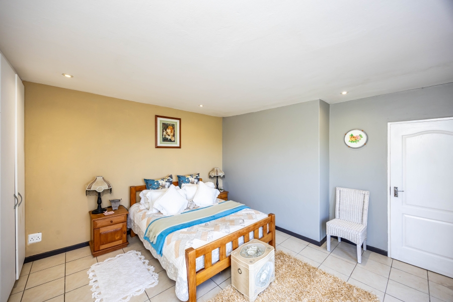 5 Bedroom Property for Sale in Gonubie North Eastern Cape